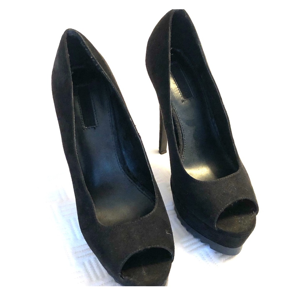 Forever 21 black faux suede stiletto pumps